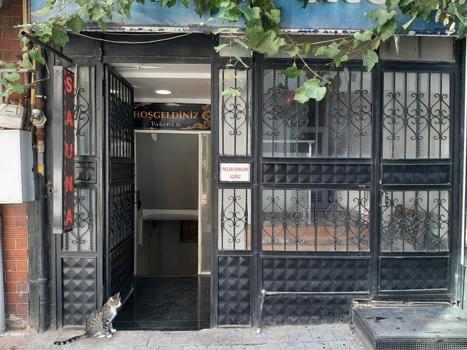 Sekmanlar Vinç: Malatya'da vinç, forklift, ekskavatör, kepçe ve lastikli kepçe hizmetlerinin yanı sıra nakliye, hafriyat, prefabrik yapı üretimi ve kurulumu ile güvenilir çözümler sunan lider firma. Modern ekipman ve uzman ekibimizle projelerinizi en yüksek standartlarda tamamlayın.